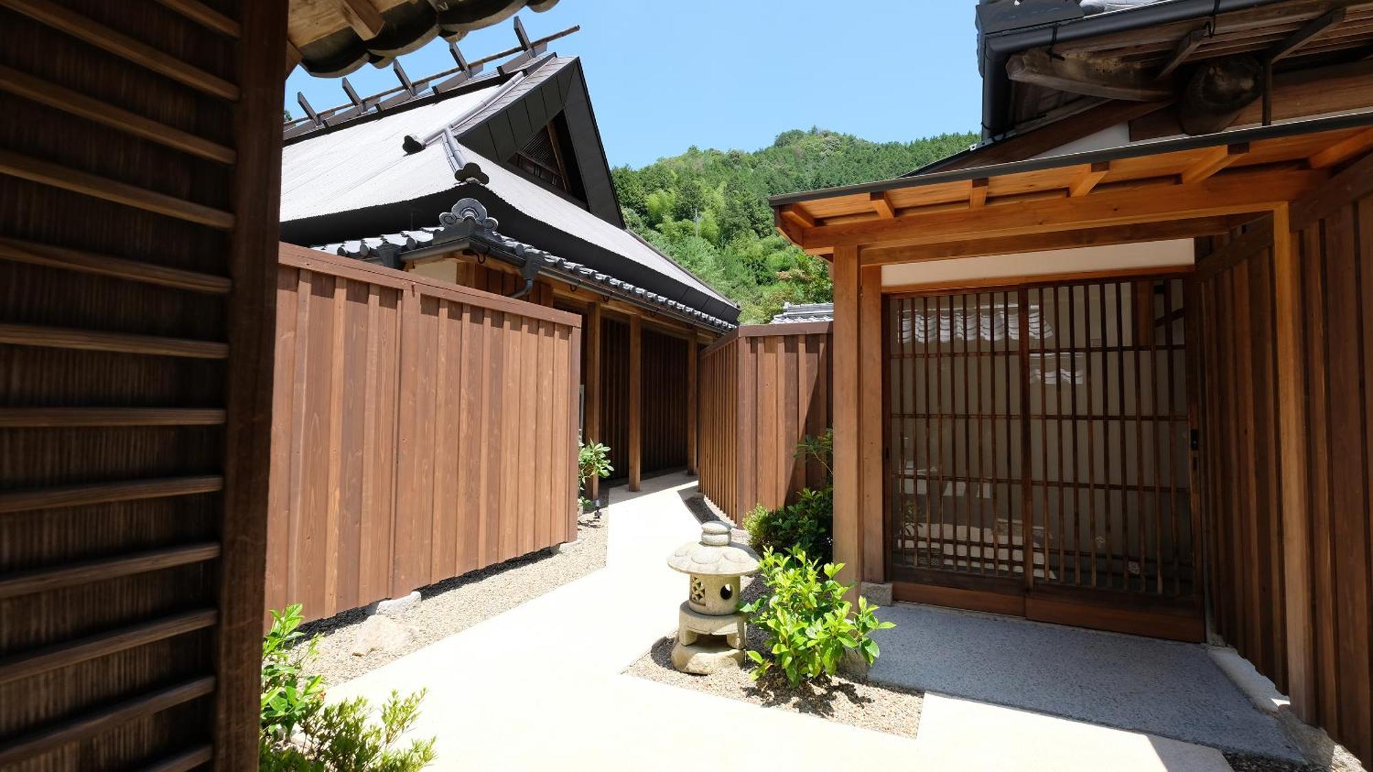 Satoyama Hotel Kanenone Tamba Майбара Экстерьер фото